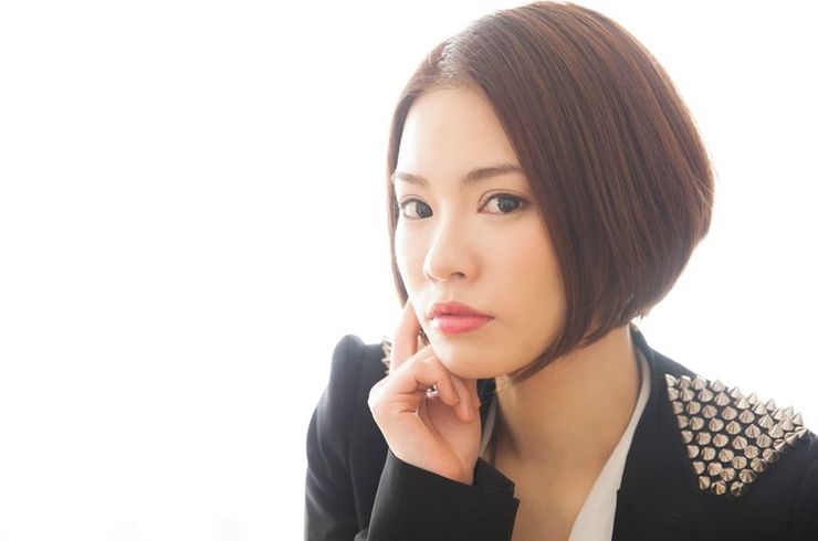 ショートカットの女性